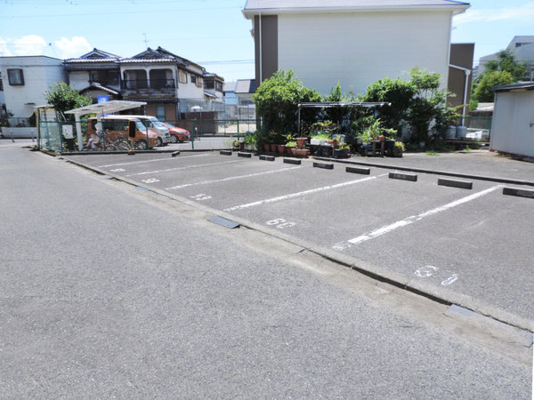 16/16 駐車場
