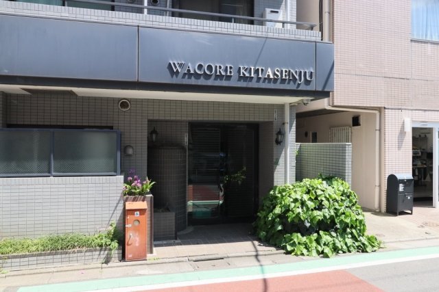 23/26 エントランス