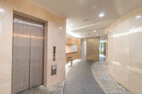 16/16 エントランス