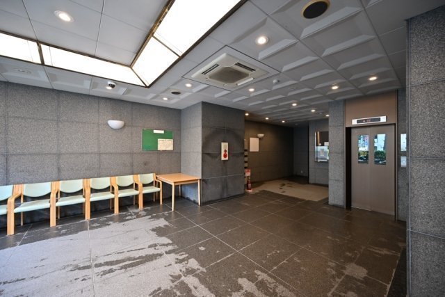 13/14 エントランス