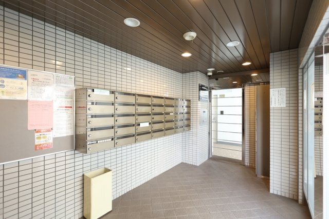 27/28 エントランス