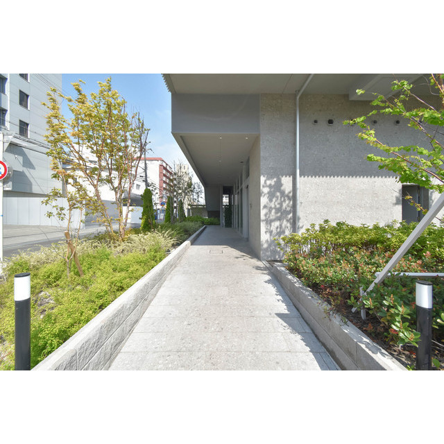 21/22 エントランス