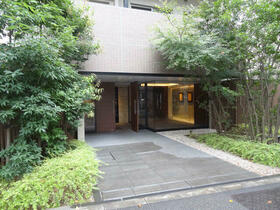 16/16 エントランス