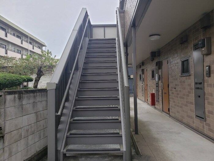 19/27 エントランス