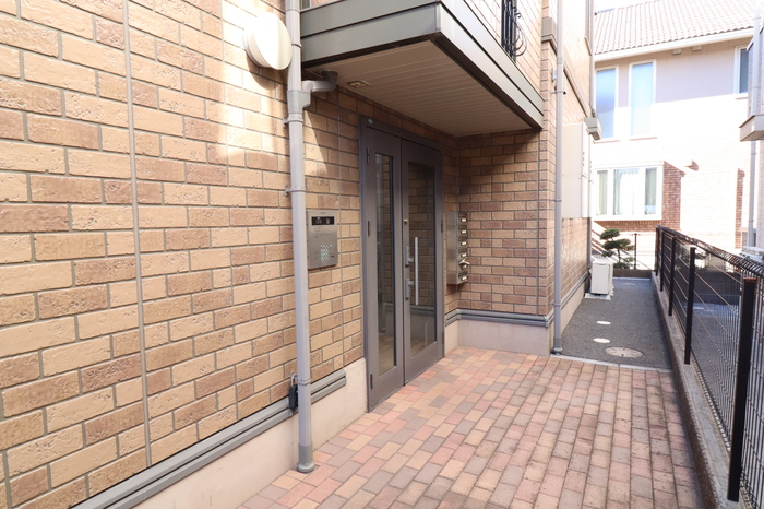 16/16 エントランス