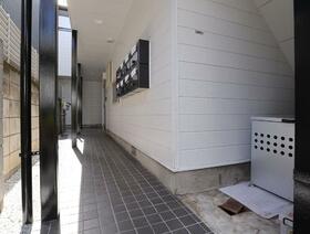 16/16 エントランス