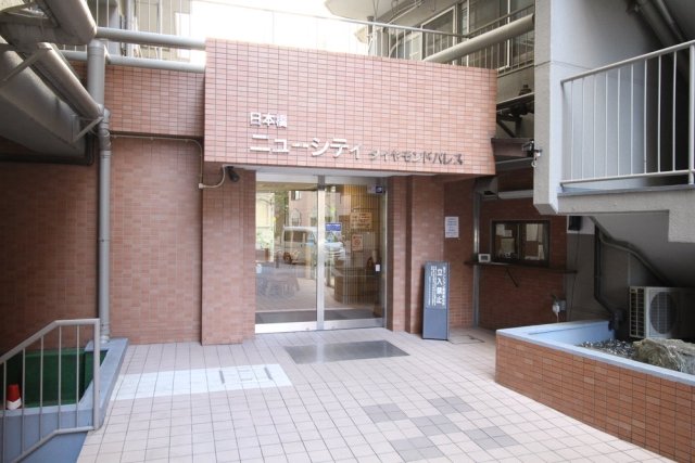 18/19 エントランス