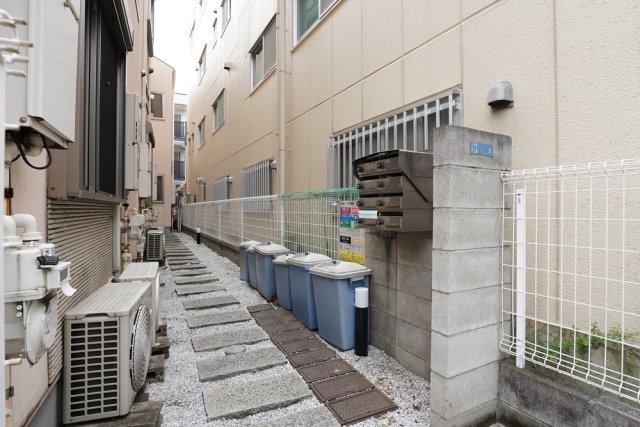 21/30 エントランス