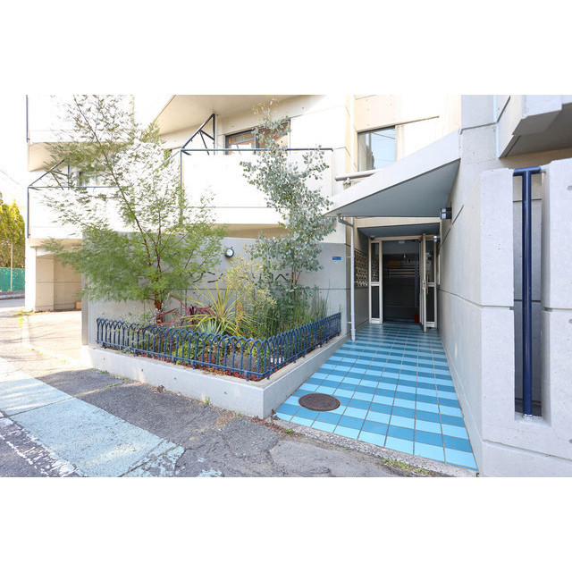 24/30 エントランス