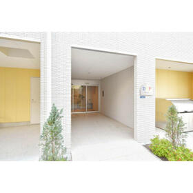 16/16 エントランス