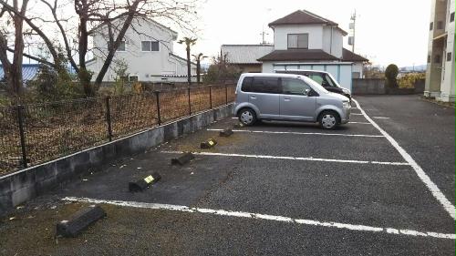 13/13 駐車場