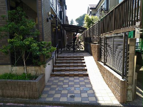 13/19 エントランス