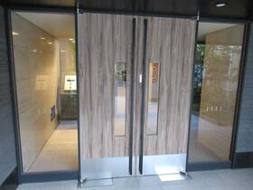 16/16 エントランス