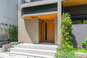 16/16 エントランス