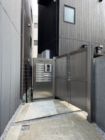 18/19 エントランス