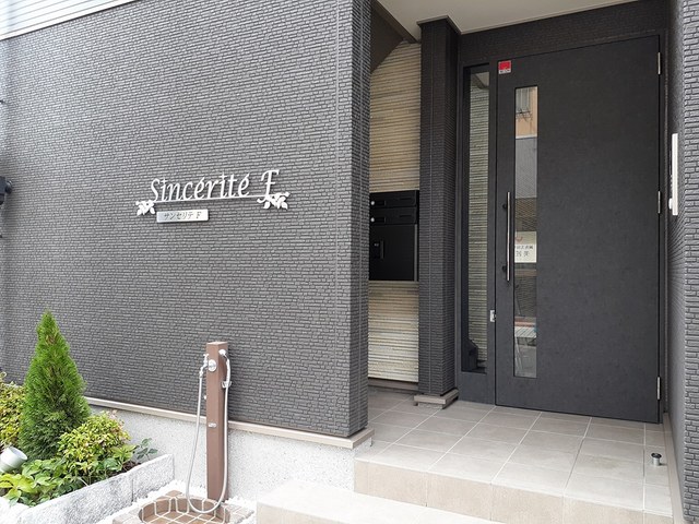 14/20 エントランス