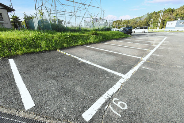 16/16 駐車場