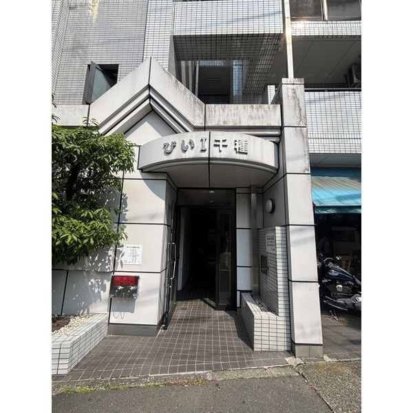 16/19 エントランス