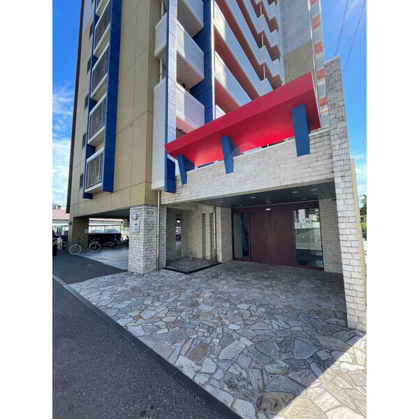 19/27 エントランス