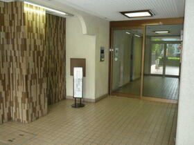 16/16 エントランス