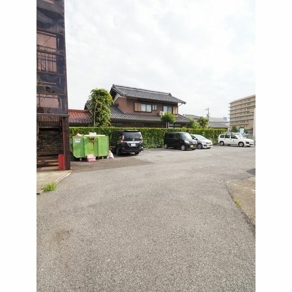 15/17 駐車場