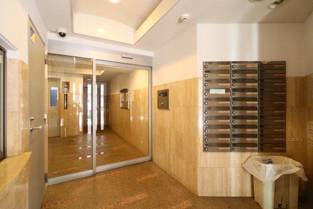 24/25 エントランス