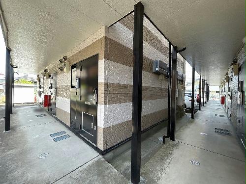 13/14 エントランス