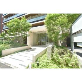 16/16 エントランス