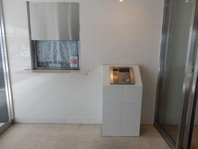 21/30 エントランス