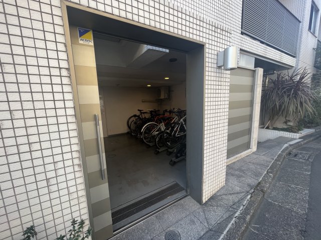 26/30 エントランス