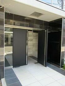 16/16 エントランス