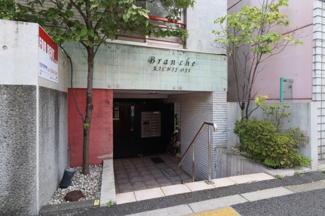 21/23 エントランス