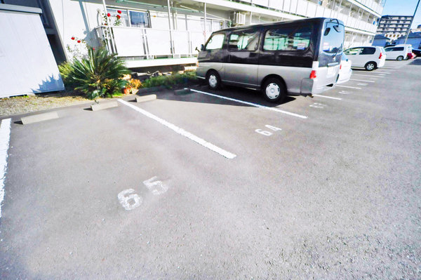 16/16 駐車場