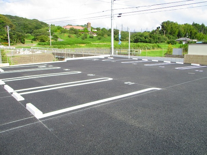 18/18 駐車場