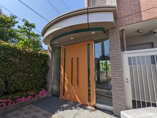 21/22 エントランス