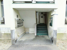 16/18 エントランス