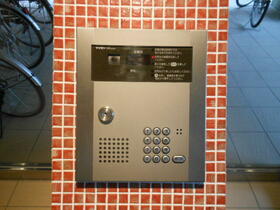 16/16 エントランス