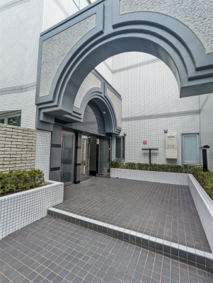 23/23 エントランス