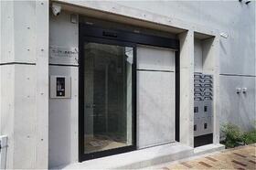 16/16 エントランス