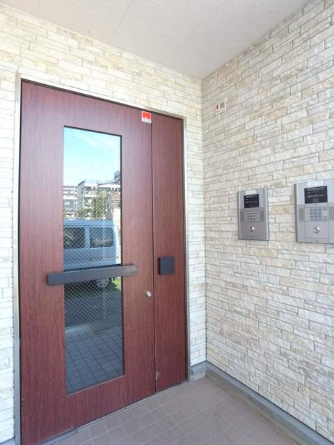 16/20 エントランス