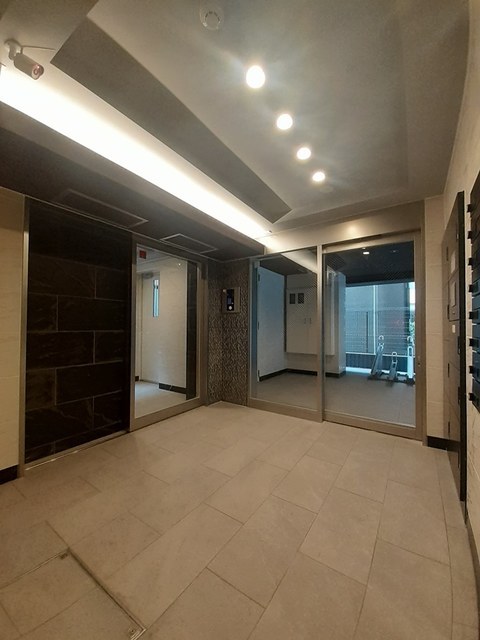 14/20 エントランス