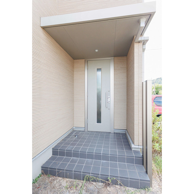 26/27 エントランス