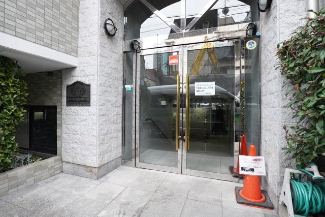 24/30 エントランス