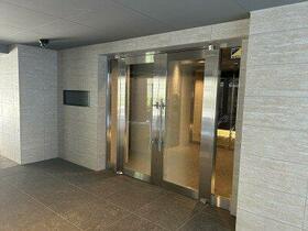 16/16 エントランス