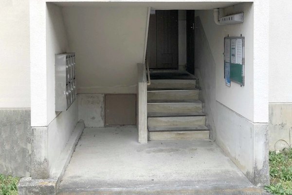 16/17 エントランス