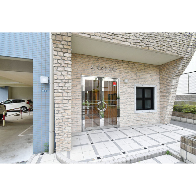 21/22 エントランス