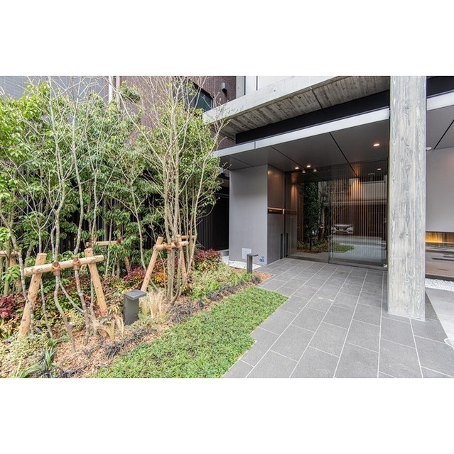 18/28 エントランス