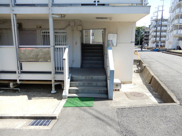 15/16 エントランス