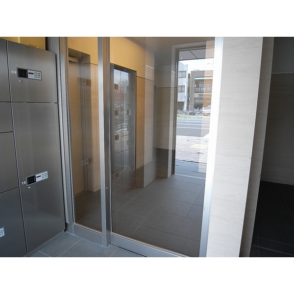 13/13 エントランス