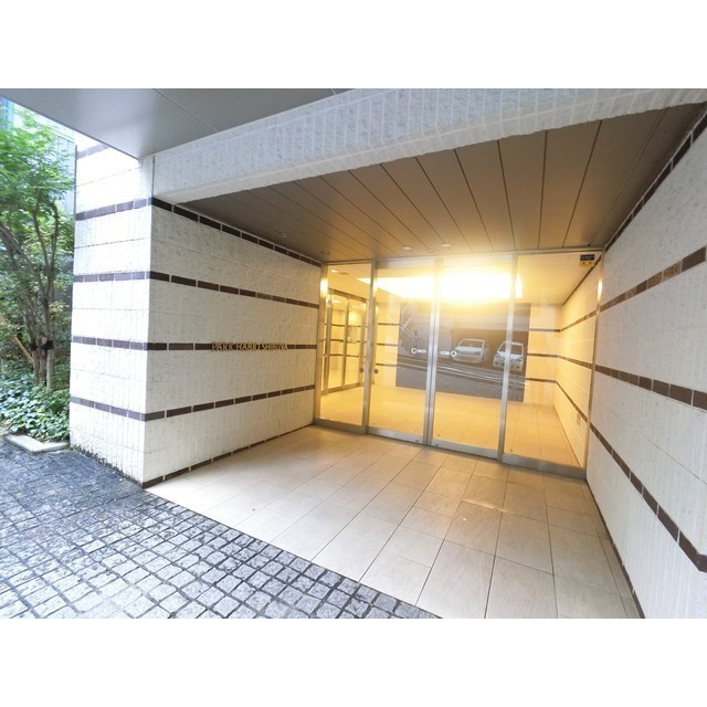 16/17 エントランス